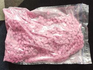 Narkotyki w formie różowych tabletek