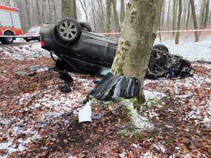 Audi wywrócone na dach