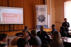 Policjantka podczas wystąpienia