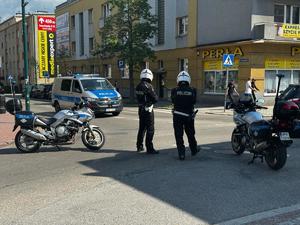 Policjanci podczas zabezpieczenia meczu piłki nożnej Czarni Jasło - Karpaty Krosno