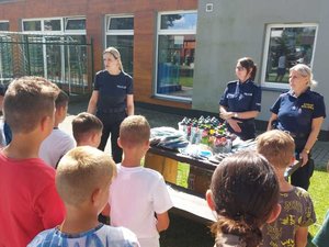 policjantki i strażniczki miejskie podczas prelekcji