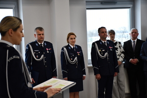 Zdjęcia z uroczystej zbiórki podczas, której nastąpiło zdanie i przejęcie obowiązków służbowych na stanowisku Komendanta Powiatowego Policji w Jaśle