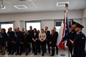 Zdjęcia z uroczystej zbiórki podczas, której nastąpiło zdanie i przejęcie obowiązków służbowych na stanowisku Komendanta Powiatowego Policji w Jaśle