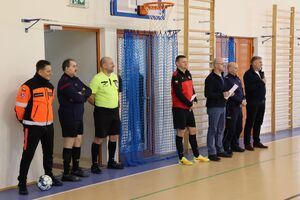 Zdjęcia z turnieju eliminacyjnego, na którym są zawodnicy i organizatorzy