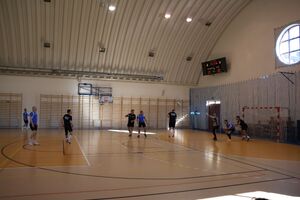 Zdjęcia z turnieju eliminacyjnego, na którym są zawodnicy i organizatorzy