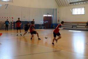 Zdjęcia z turnieju eliminacyjnego, na którym są zawodnicy i organizatorzy