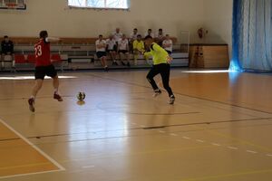 Zdjęcia z turnieju eliminacyjnego, na którym są zawodnicy i organizatorzy