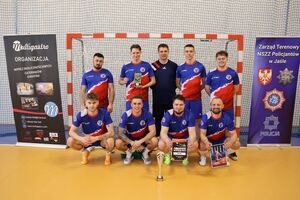 Zdjęcia z turnieju eliminacyjnego, na którym są zawodnicy i organizatorzy