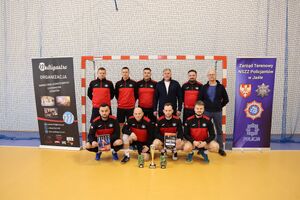 Zdjęcia z turnieju eliminacyjnego, na którym są zawodnicy i organizatorzy