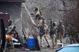 Jasielscy policjanci i kontrterroryści podczas działań