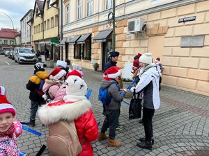 akcja &amp;quot;Odblaskowy Mikołaj&amp;quot; na ulicach Leska