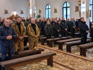 droga krzyżowa służb mundurowych w Zwierzyniu