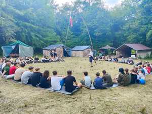 Policjanci odwiedzają harcerzy wypoczywających w Bieszczadach