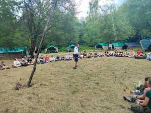 Policjanci odwiedzają harcerzy wypoczywających w Bieszczadach