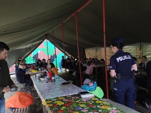 Policjanci odwiedzają harcerzy wypoczywających w Bieszczadach