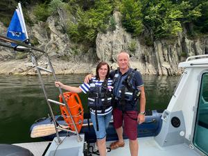 wzięli udział w patrolu policyjną łodzią razem z policjantami