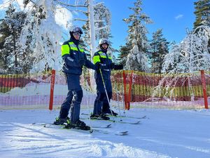 policyjny patrol narciarski w Bieszczadach