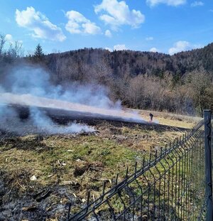 pożar łąki w Bystrem