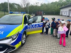 Przedszkolaki odwiedziły leską komendę