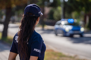 Zdjęcia przedstawiają przebieg XXV Pielgrzymki Służb Mundurowych w Leżajsku. Na zdjęciach znajdują się funkcjonariusze Policji i innych formacji. Zdjęcia wykonywane są na zewnątrz.