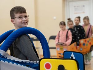 Zdjęcia przedstawiają przebieg spotkania w Bibliotece w Woli Zarczyckiej z dziećmi, podczas trwających ferii zimowych. Spotkanie przeprowadzone zostało przez Policjantów z Komendy Powiatowej Policji w Leżajsku. Na zdjęciach widoczny jest także owczarek belgijski Dżina, czyli pies służbowy, na co dzień pełniący służbę w leżajskiej jednostce.