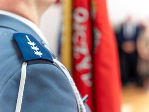 Zdjęcia przedstawiają przebieg uroczystości święta policji w leżajskiej komendzie jak również w Bazylice Ojców Bernardynów w Leżajsku. Na zdjęciach widać umundurowanych funkcjonariuszy oraz zaproszonych gości.