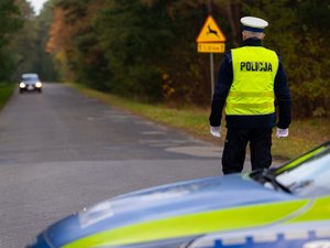 Zdjęcia przedstawiają przebieg ćwiczeń "Leżajsk 2025", w których udział wzięli służby mundurowe. Wydarzenie odbyło się na żwirowni w Łętowni. Na zdjęciach widoczni są strażacy z Państwowej Straży Pożarnej, z Ochotniczych Straży Pożarnych, Wojsk Obrony Terytorialnej, Policjanci oraz inni funkcjonariusze.