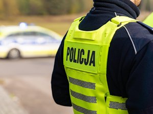 Zdjęcia przedstawiają przebieg ćwiczeń "Leżajsk 2025", w których udział wzięli służby mundurowe. Wydarzenie odbyło się na żwirowni w Łętowni. Na zdjęciach widoczni są strażacy z Państwowej Straży Pożarnej, z Ochotniczych Straży Pożarnych, Wojsk Obrony Terytorialnej, Policjanci oraz inni funkcjonariusze.