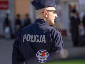 Zdjęcia przedstawiają przebieg pielgrzymki Chasydów do Leżajska. Na zdjęciach widoczni są umundurowani policjanci pełniący w tym czasie służbę.