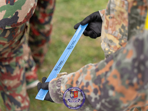 Zdjęcia przedstawiają przebieg spotkania integracyjnego dla uczniów ze szkół gminy leżajsk. Spotkanie współorganizowane przez policjantów Komendy Powiatowej Policji w Leżajsku. Na zdjęciach widoczna jest młodzież szkolna oraz umundurowani policjanci.