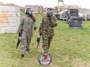 Zdjęcia przedstawiają przebieg spotkania integracyjnego dla uczniów ze szkół gminy leżajsk. Spotkanie współorganizowane przez policjantów Komendy Powiatowej Policji w Leżajsku. Na zdjęciach widoczna jest młodzież szkolna oraz umundurowani policjanci.