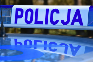 Galeryjka radiowozu z napisem policja.