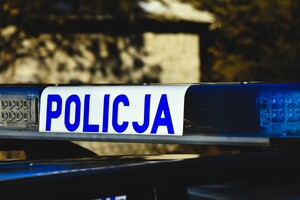 Galeryjka na radiowozie z napisem "POLICJA"