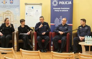 Prelegenci debaty.