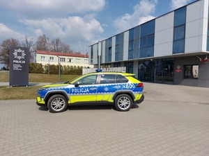 Laserowy miernik prędkości pokazujący na wyświetlaczu prędkość 149km/h.