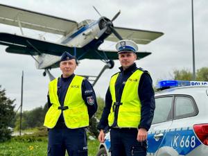 policjanci zabezpieczający protest rolników