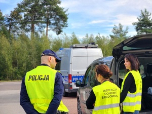 Inspektorzy Ochrony Środowiska i funkcjonariusze mieleckiej Policji podczas wspólnych działań