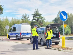 Inspektorzy Ochrony Środowiska i funkcjonariusze mieleckiej Policji podczas wspólnych działań