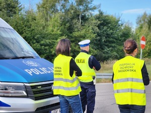 Inspektorzy Ochrony Środowiska i funkcjonariusze mieleckiej Policji podczas wspólnych działań