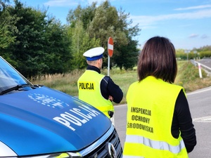 Inspektorzy Ochrony Środowiska i funkcjonariusze mieleckiej Policji podczas wspólnych działań