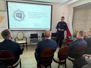 uczestnicy konferencji dot. "Cyberprzestępczości wśród dzieci i młodzieży- charakterystyka zjawiska, jego skala, przeciwdziałanie" w Sądzie Rejonowym w Mielcu.