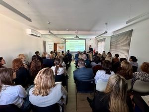 uczestnicy konferencji dot. "Cyberprzestępczości wśród dzieci i młodzieży- charakterystyka zjawiska, jego skala, przeciwdziałanie" w Sądzie Rejonowym w Mielcu.