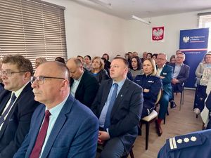 uczestnicy konferencji dot. "Cyberprzestępczości wśród dzieci i młodzieży- charakterystyka zjawiska, jego skala, przeciwdziałanie" w Sądzie Rejonowym w Mielcu.