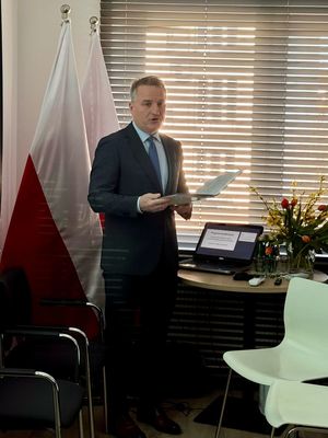 uczestnicy konferencji dot. "Cyberprzestępczości wśród dzieci i młodzieży- charakterystyka zjawiska, jego skala, przeciwdziałanie" w Sądzie Rejonowym w Mielcu.