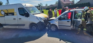 pojazdy uczestniczące w wypadku w miejscy zdarzenia