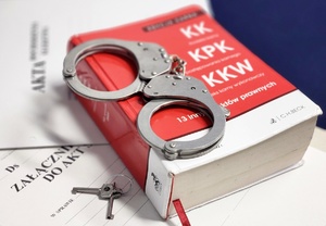 kodeks karny i kajdanki