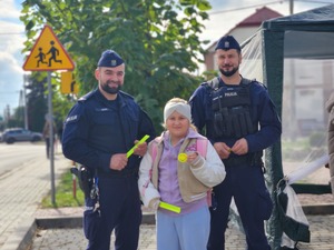 mieszkańcy Gawłuszowic z Wójtem i policjantami podczas działań