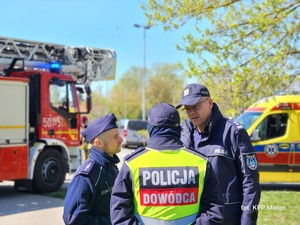 uczestnicy ćwiczeń służb ratowniczych w Mielcu