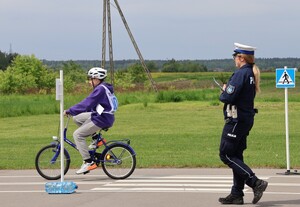 policjanci, organizatorzy Wojewódzkiego Finału Turnieju Bezpieczeństwa w Ruchu Drogowym