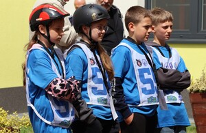policjanci, organizatorzy Wojewódzkiego Finału Turnieju Bezpieczeństwa w Ruchu Drogowym